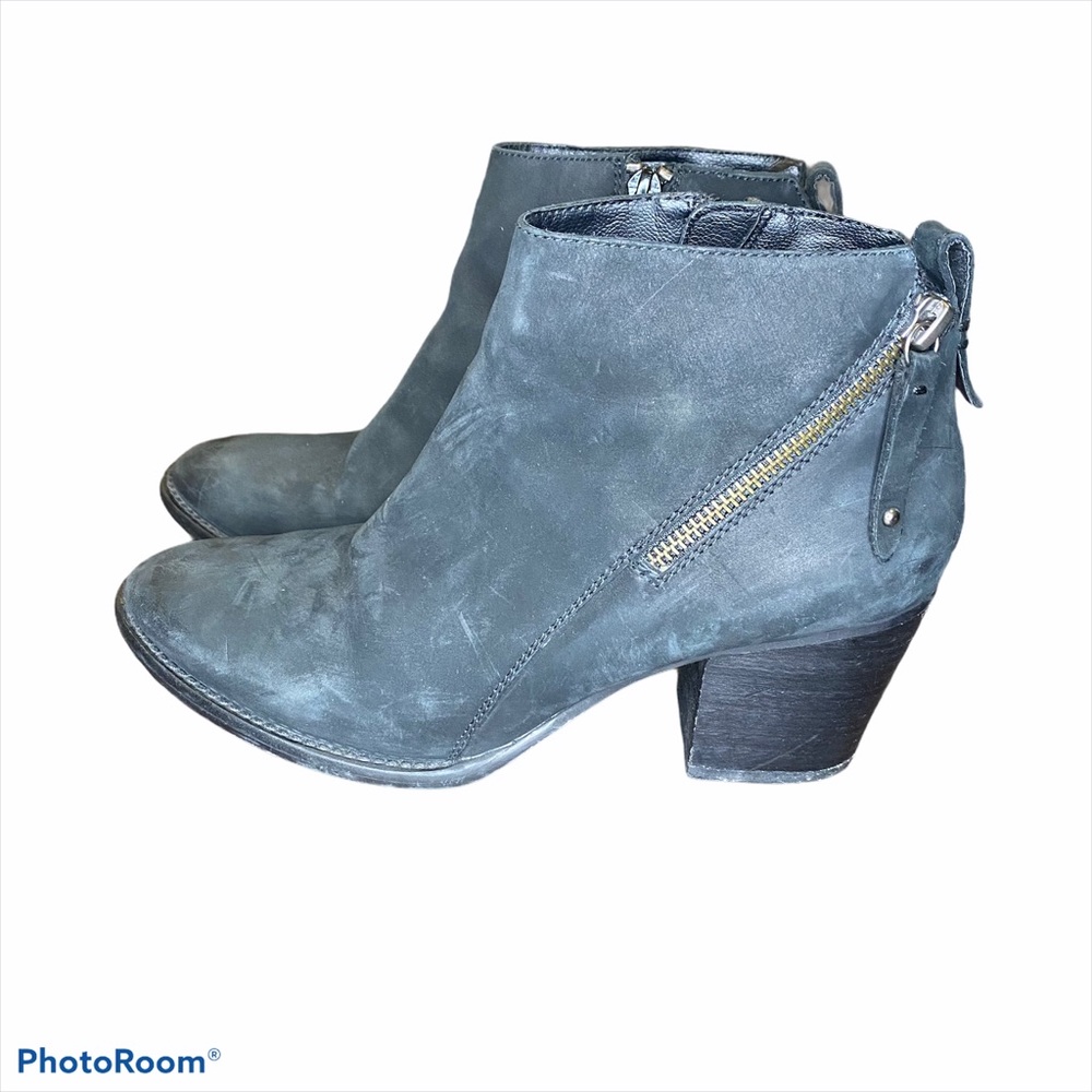 Blondo waterproof black suede booties